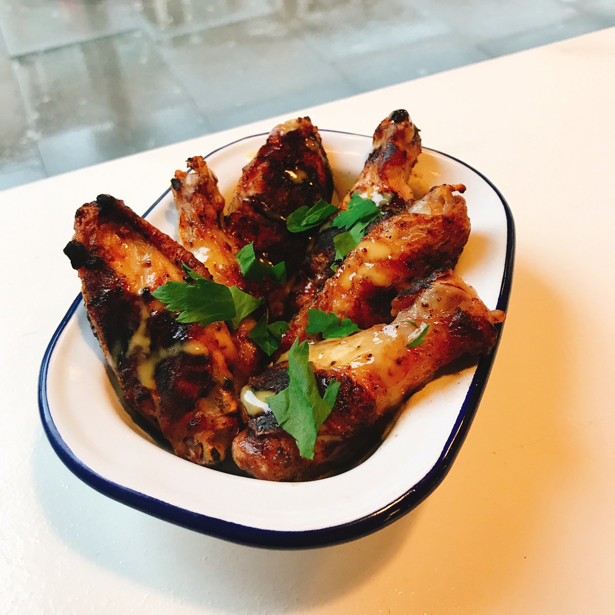 mikosgyros's tweet photo. Introducing to our menu... icarus’s bbq’d wings! 🍗 #mythically #chargrilled #crispy #tender #wings https://t.co/0qP0zJdfPP