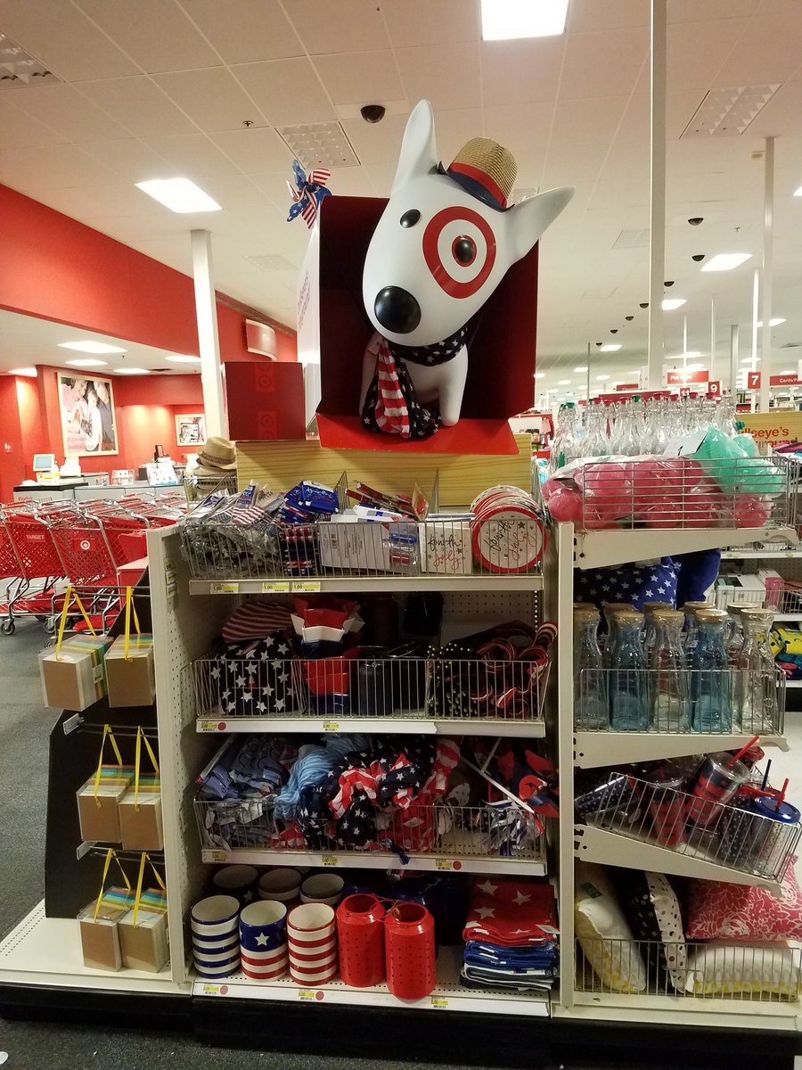RaNeeAZTGTT0700's tweet photo. Come get your red, white and blue in Oro Valley. Bullseye's ready, are you? #redwhiteblue #targetstyle https://t.co/Nu3ZQnvWCh