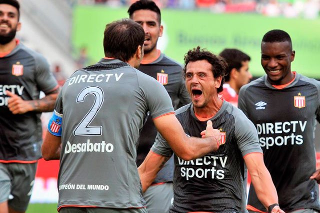 GolCaracol's tweet photo. #VIDEO ¡Pura pasión y corazón! Emocionante anuncio de los jugadores titulares de Estudiantes https://t.co/kwIaNk27Ic https://t.co/pQfqF4QgLq