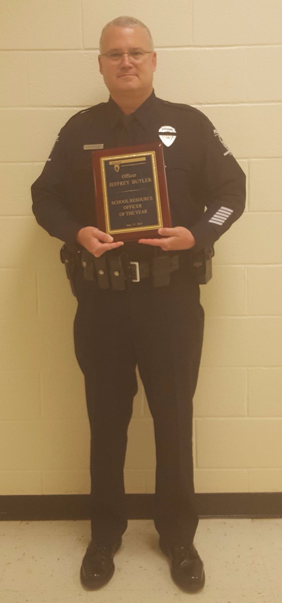 CMPD's tweet photo. Jeffrey Butler is @CMPD's School Resource Officer of Year. @RandolphRaiders Middle, he created All People Bonding initiative for 8th graders https://t.co/22Yz5Ak2Xk