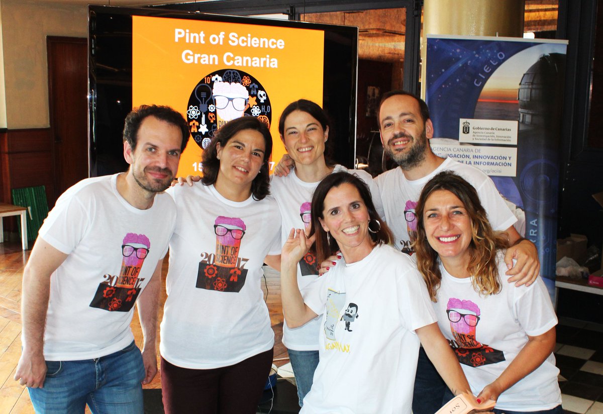InvestigINVEPA's tweet photo. Nuestro compa @RubenLijo además de científico es artista, y nos ha sacado esta fotaza del equipo de #Pint17GC con la infiltrada de @delnabla https://t.co/1zRLUuHVJD