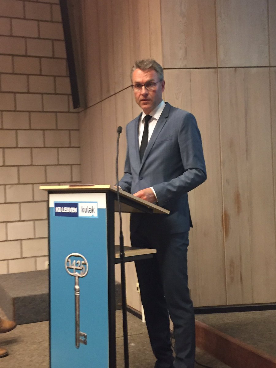 PietDesmet's tweet photo. 20ste editie van Tweespraak. Indrukwekkende line-up. Chapeau bas voor organisator @VanHeckeSteven @KULeuvenKulak https://t.co/0t1pHQkKFs