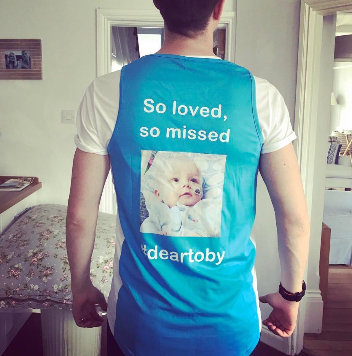 FitandViciousUK's tweet photo. Please check out @runningfortoby 7marathons in 7days raising money 4 @greatormondst #deartoby #acutemyeloidleukemia https://t.co/eC3dnbAsEl https://t.co/Y6Hy4vxww1