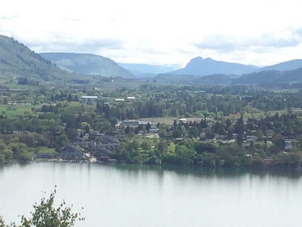 hotelskelowna's tweet photo. It's a beautiful day in the Okanagan! Check out this photo by #Coldstream just outside of #Vernon #BC https://t.co/fEimoM0c3w