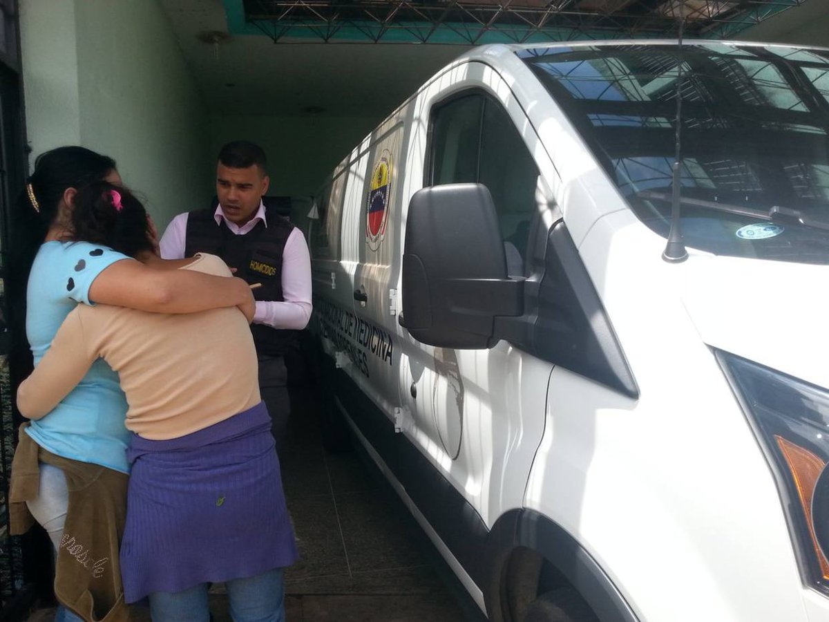 ElNacionalWeb's tweet photo. Confirman muerte de adolescente de 15 años por impacto de bala en Táchira https://t.co/35paTcs9Ec  https://t.co/kyDVCZlRxM
