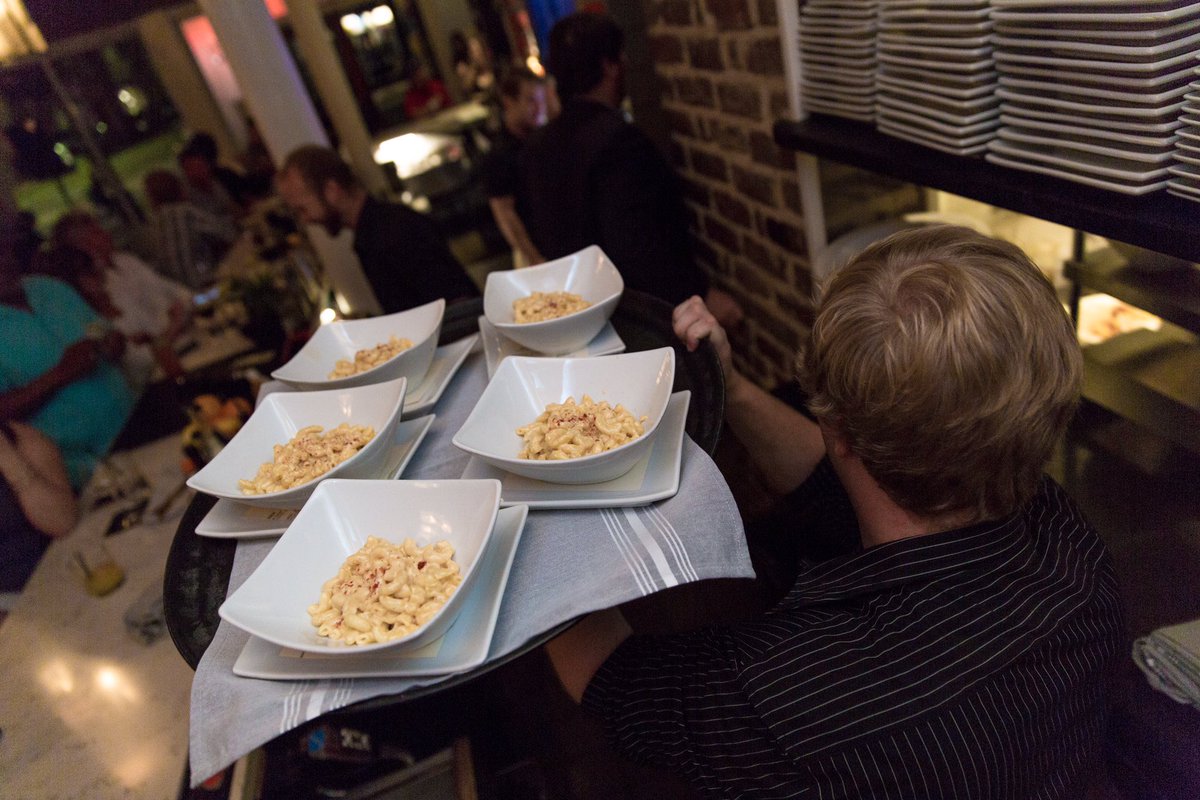 thegentrybar's tweet photo. Because you never get just one order of Chef's Mac &amp; Cheese. #Chs #ChsEats #HolyCityEats #FirstBiteChs https://t.co/5oolJKWP94