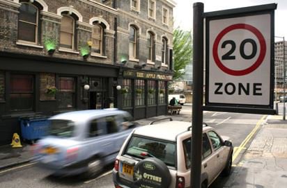 Brakecharity's tweet photo. It's estimated that every 1mph reduction in average speeds, crash rates fall by an average of 5%. That's why we'd #Go20 #WednesdayWisdom https://t.co/nMLV5S3a39
