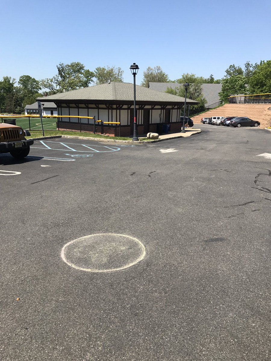 JimFlakker's tweet photo. #kpsscience creates a scale model of the solar system on campus! @kentplaceschool #innerplanets #seniorlot https://t.co/wjgS5D1aWR