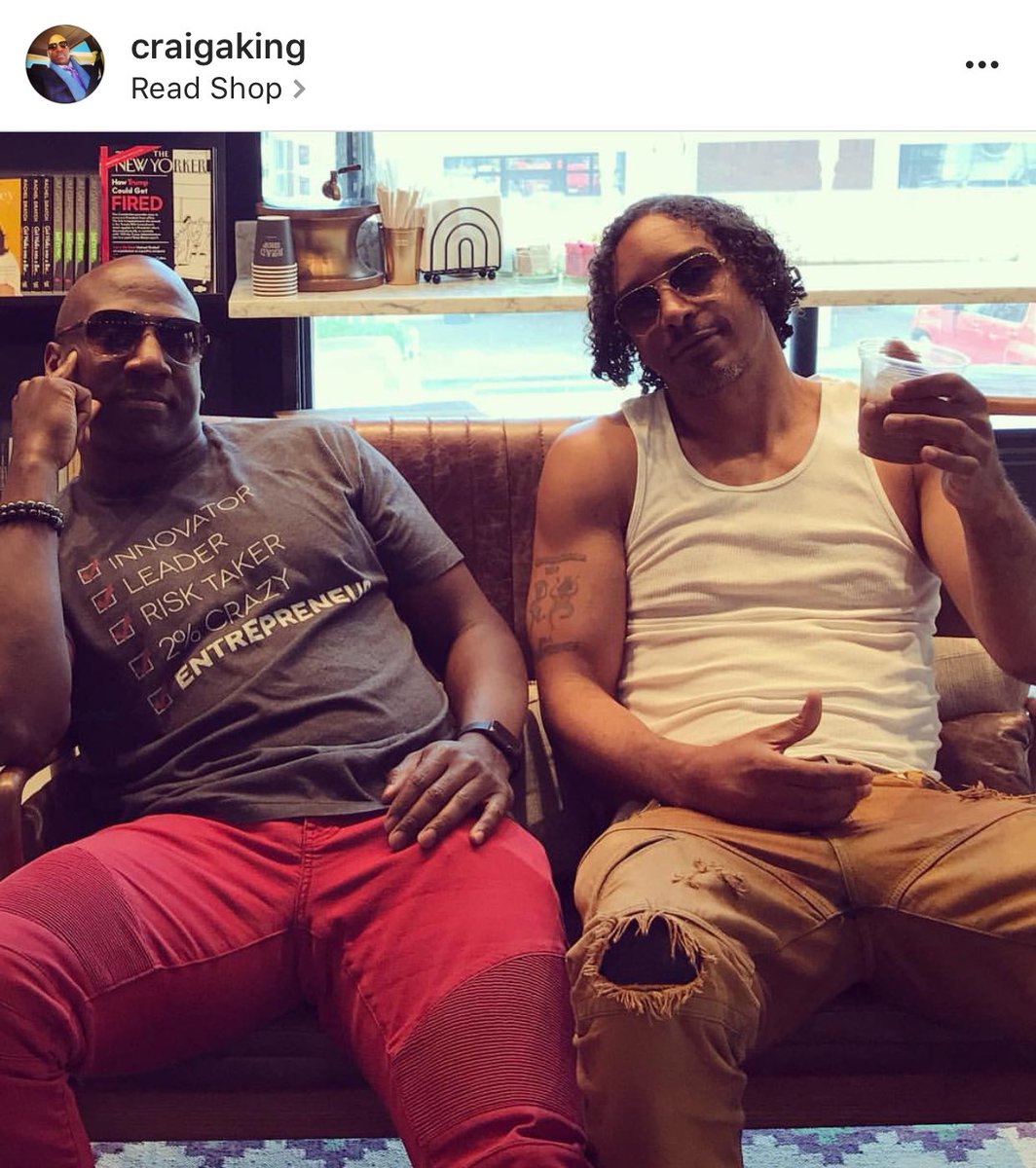 Shairoglyphics's tweet photo. #Repost @CRAIGAKING
#HowardUniversityMen politickin' with my guy @shairoglyphics #DrewHall #SuttonHall #Shai #GKT #music #artist #producers https://t.co/btNWfqWRY8
