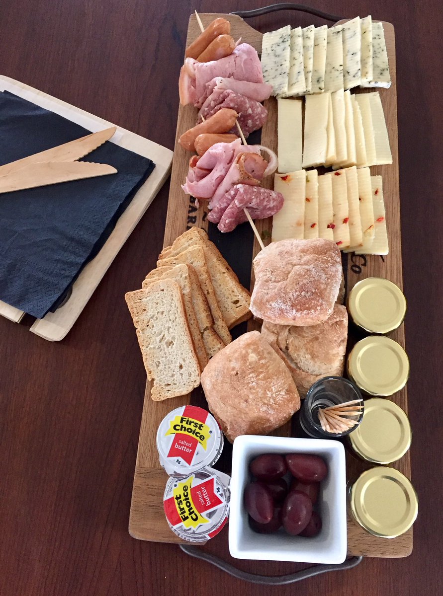 kasselshoop's tweet photo. #cheese &amp; #meat platter for 2 at Old School @ Kasselshoop for only R110! #stilbaai #gardenroute #freshlybaked https://t.co/WuI6tx7f63