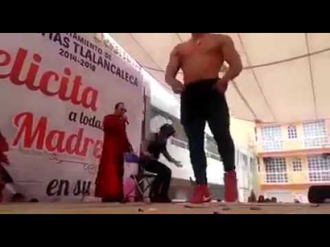 Con 'STRIPPERS' festeja edil a mamás ¡frente a niños! VIDEO: TELEMAR ow.ly/m8nn30bN8DC