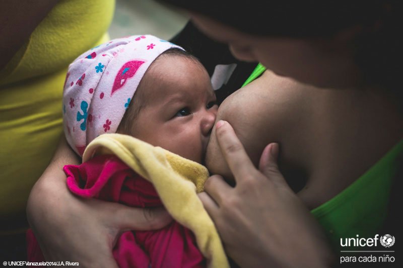 #LaPrimeraInfanciaImporta La leche materna le ofrece a tu bebé anticuerpos para evitarle infecciones en las vías respiratorias y digestivas.