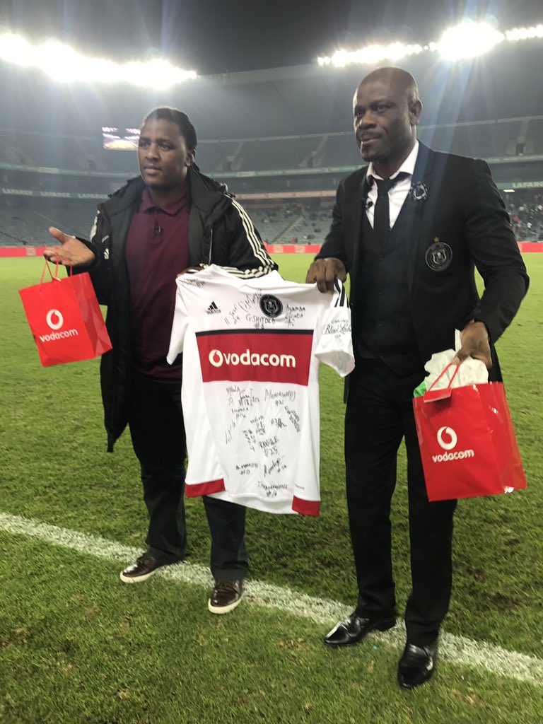 thandi_399's tweet photo. #POWER2BUCS
@Vodacom Legend Drive experience keeps getting better with Lucky taking Luzuko to the pitch for a handover https://t.co/GmTtosXXXm