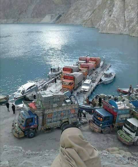 PakistanNature1's tweet photo. #Atabad Lake, #Hunza #CPECEconomicPivot #CPEC #CPECisTheRoadToFuture #PMLN #Pakistan https://t.co/rKSWuRnecD