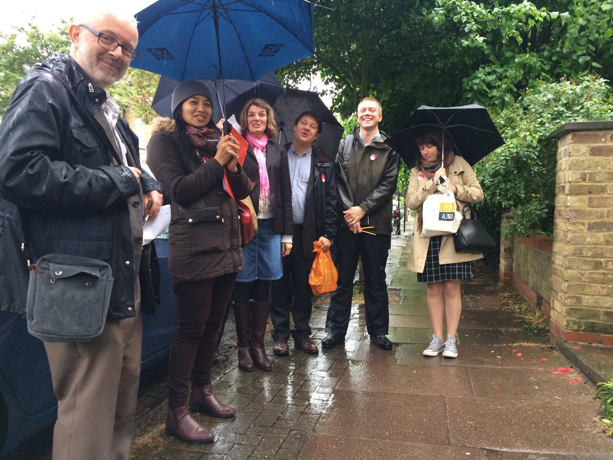 HighburyWestLP's tweet photo. Caring about what happens to Britain, whatever the weather! #ForTheMany #VoteLabour #LocalActivists #GE17 https://t.co/bFVi3ovyRn