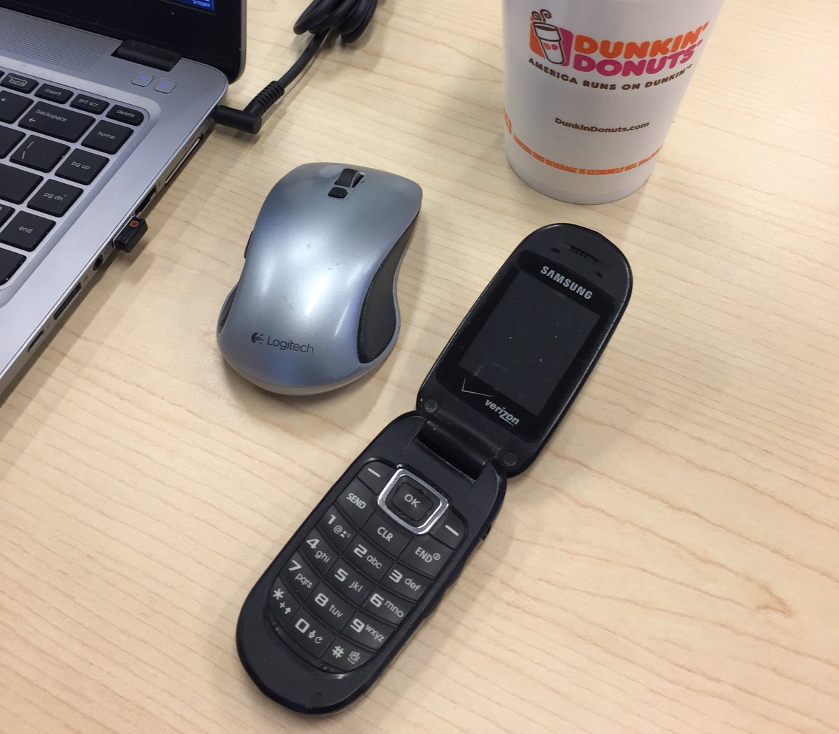 fran4stem's tweet photo. Vendor partner pulls out #vintage #FlipPhone What Is That? @SamsungMobile @verizon #NoDataPlan #NoEmail #ThrowBack #Mobile #Cell https://t.co/R0fF88F9PR