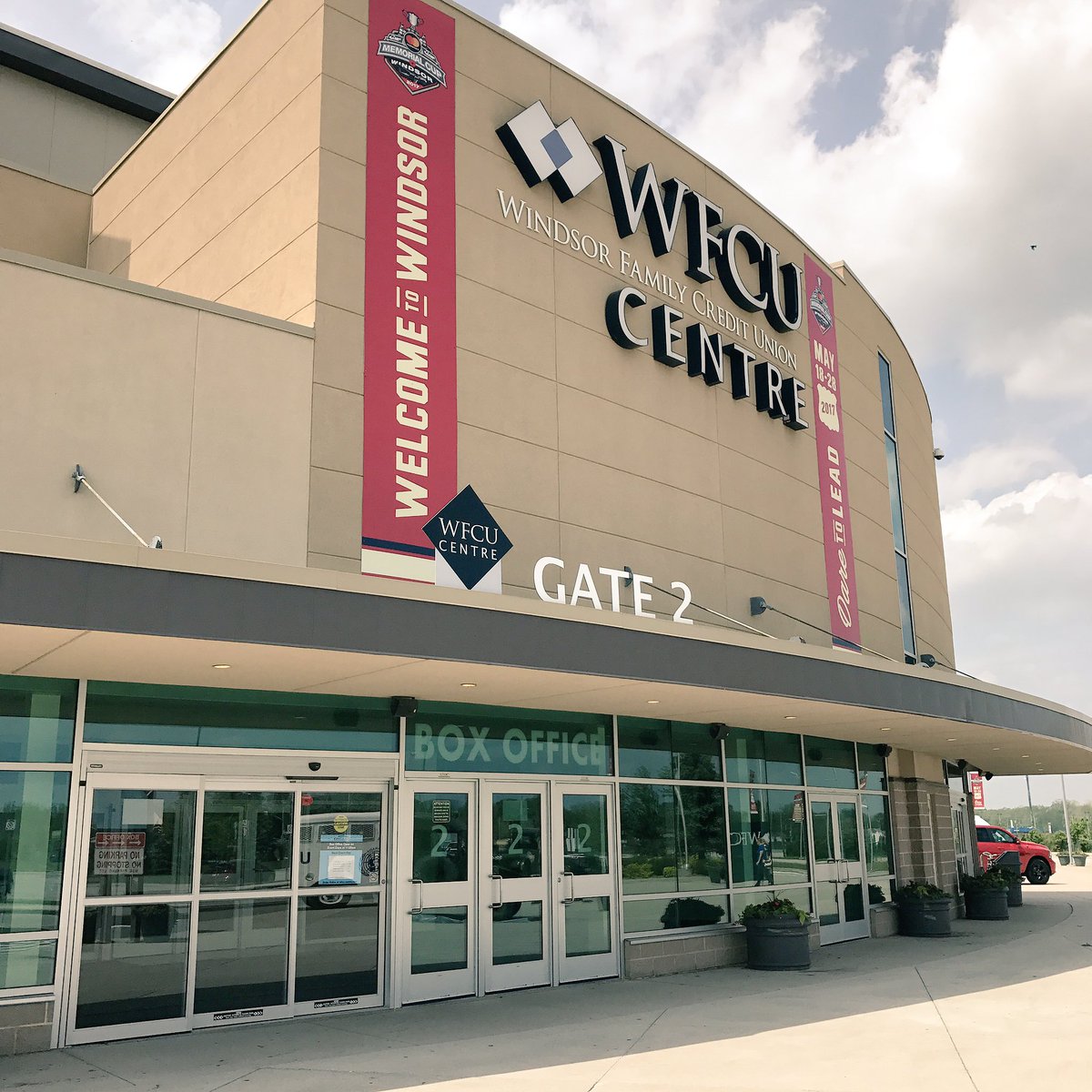 CHLMemorialCup's tweet photo. Welcome to Windsor, home of the 2017 #MCMemorialCup.

Ready to open our doors to three #CHL champions arriving today. https://t.co/bEnPYpKXOa