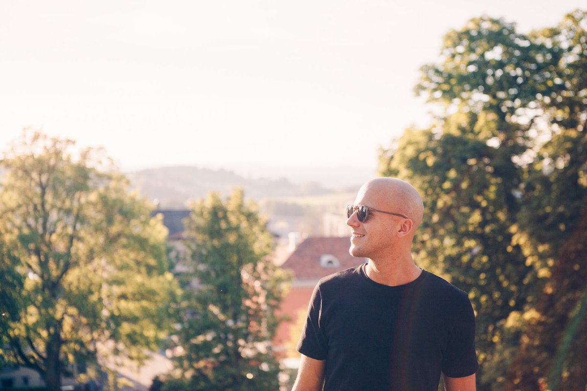 milow's tweet photo. Just saw a gorgeous sunset in Herisau, played a song to warm up, and now time to go on stage! #summerdays #modernheart https://t.co/3OMwj74jmj
