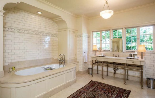 BOOKMARK THIS: how to style up your bathroom like Angelina Jolie. stimulimag.ca/style-your-bat… #Decor #style