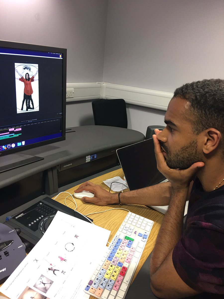 ShuanL's tweet photo. Editing day for PI shaped person.
#PiShuan #BCU #FutureMedia #squaring-of-the-circle https://t.co/CKG3qmi8d0