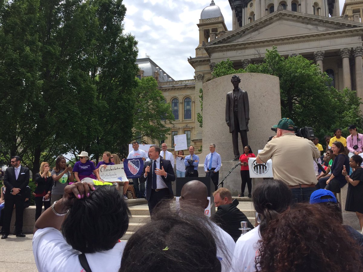 TeachPlusIL's tweet image. Senator @AndyManar: We have a path forward. It's your turn to take it over the finish line. #FixTheFormula