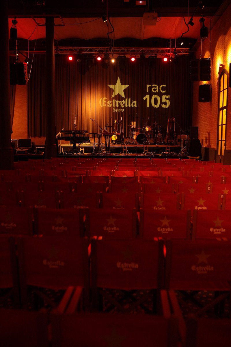 🙌🍻🎶 Les portes de l'#AntigaFàbrica ja s'han obert per rebre els <a href="/amicsdelesarts/">Els Amics de les Arts</a>: avui un nou #105Confidencial amb <a href="/EstrellaDammCat/">Estrella Damm Cat</a>!