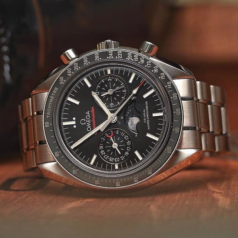 PWJinz's tweet photo. The amazing Moonphase Speedmaster! 
Get following @prestigewatchjinz to discover luxury timepieces!

#omega #speed… https://t.co/lpTwWzXq9o https://t.co/8skzY69gxS