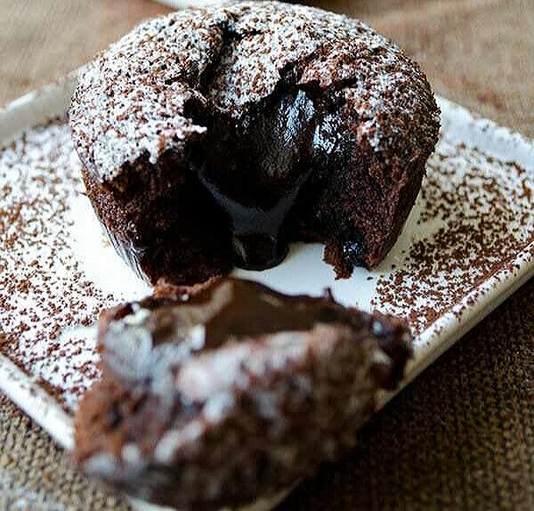 Foodaesthetix's tweet photo. #LavaCake 
#dessert #Food https://t.co/rRh6p6w7OK