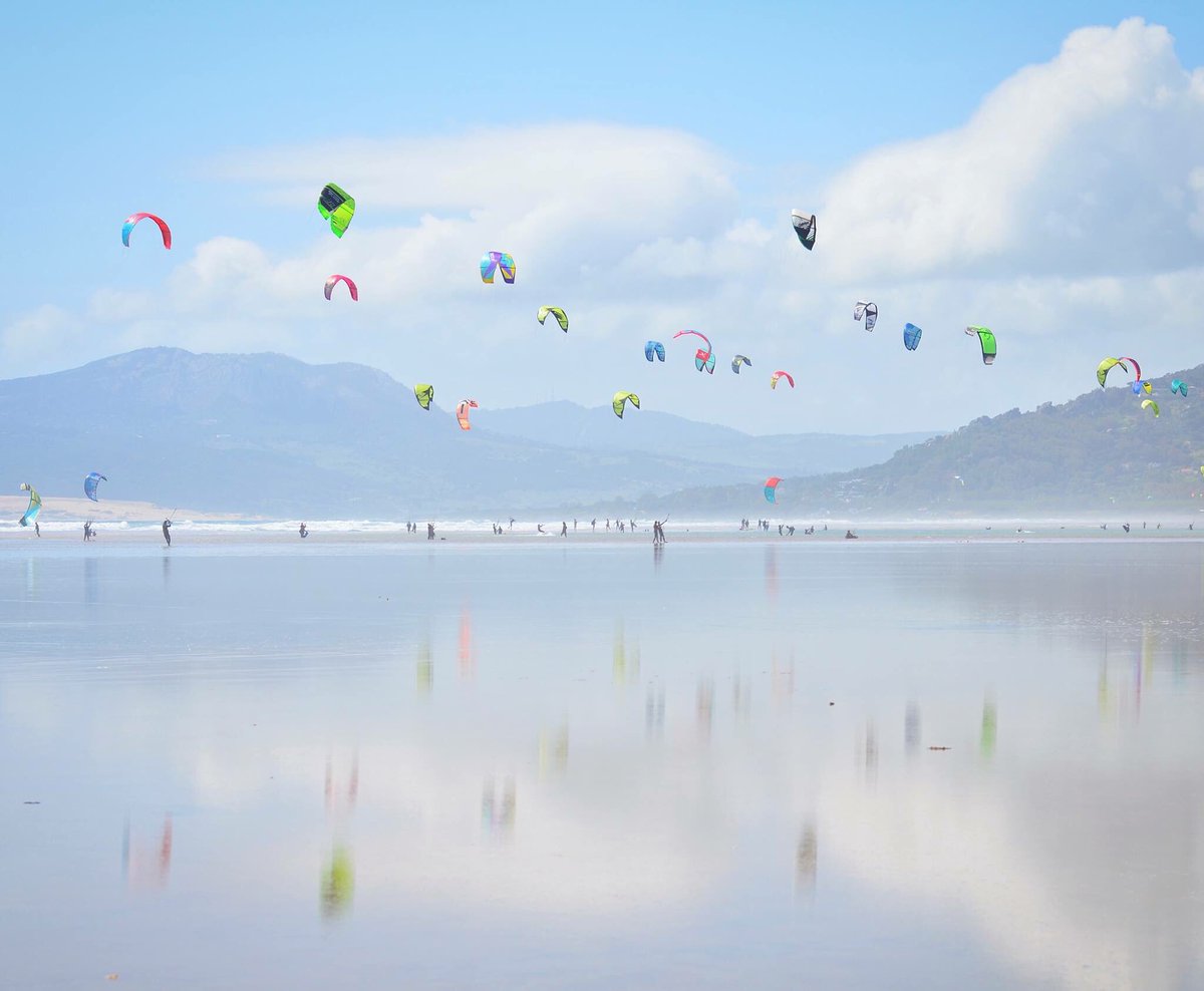 Addict_kite's tweet photo. Vista de #Tarifa la semana pasada! @viveandalucia @andaluciaparais @Activity_Hunter #kitesurf #kitesurfing #kiteboarding #kite #watersport https://t.co/qfBe1Z5lxi