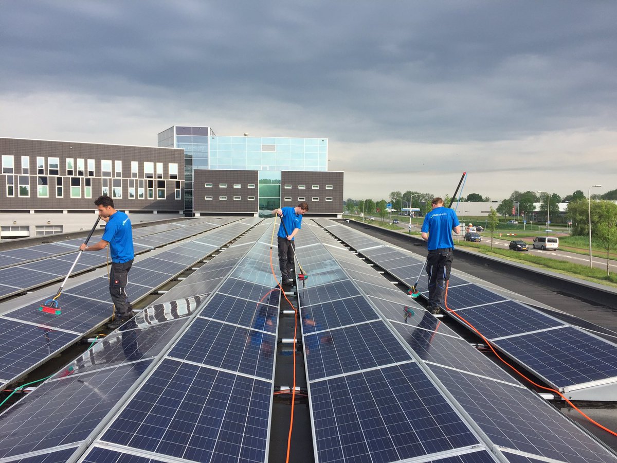 Zonnepanelen dienen bij voorkeur jaarlijks gereinigd te worden.
