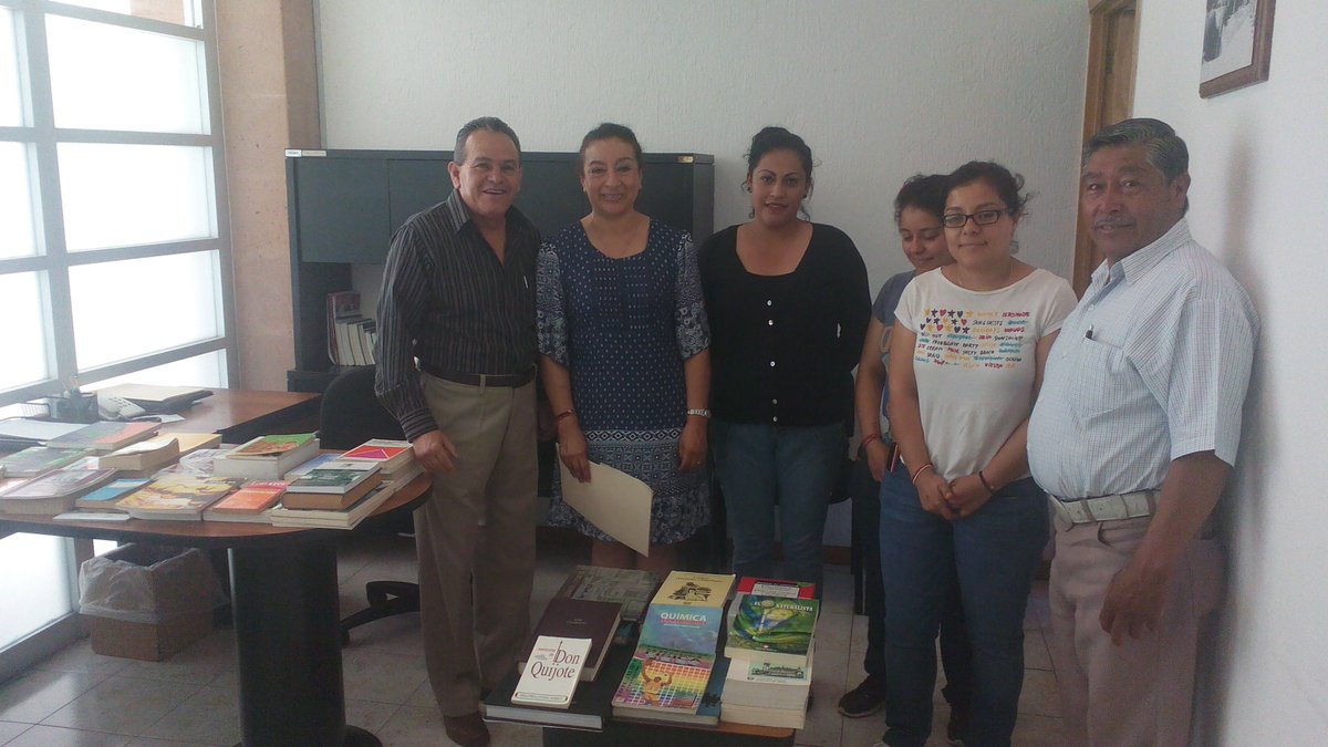 MTHidalgo_'s tweet photo. El CE del MT, hizo entrega de libros a su dirigencia de Acaxochitlán, para esta bibliografía participaron todas las áreas del CE del PRI https://t.co/Ey5dTJT7x8