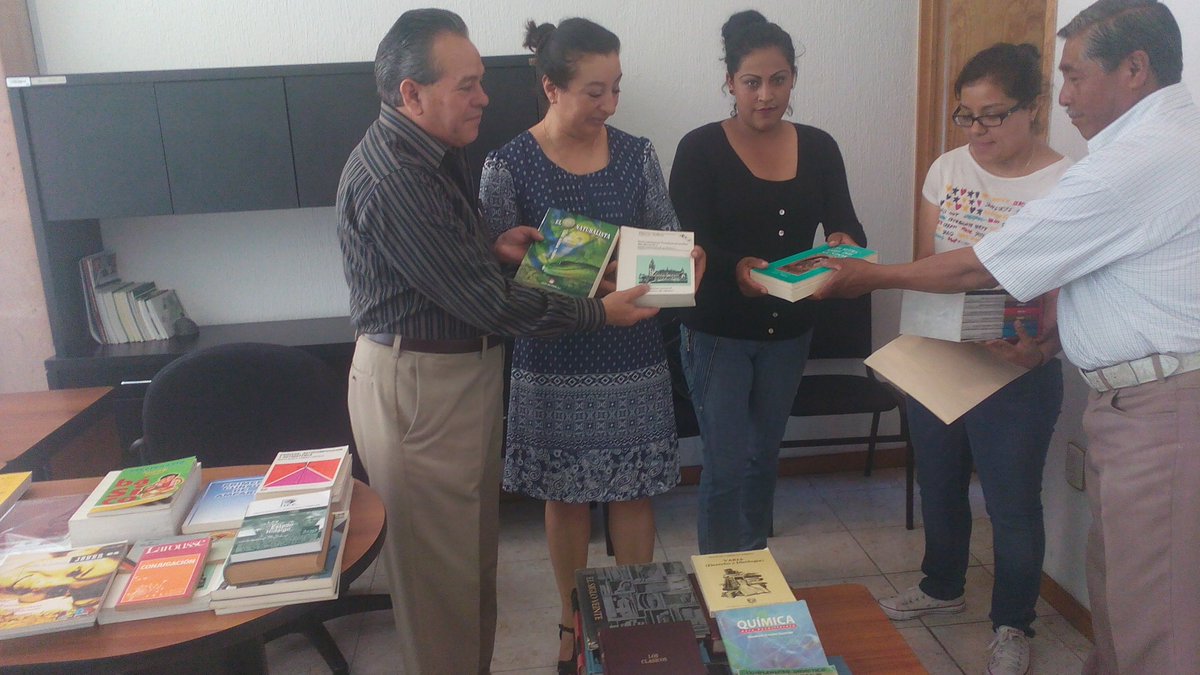 MTHidalgo_'s tweet photo. El CE del MT, hizo entrega de libros a su dirigencia de Acaxochitlán, para esta bibliografía participaron todas las áreas del CE del PRI https://t.co/Ey5dTJT7x8