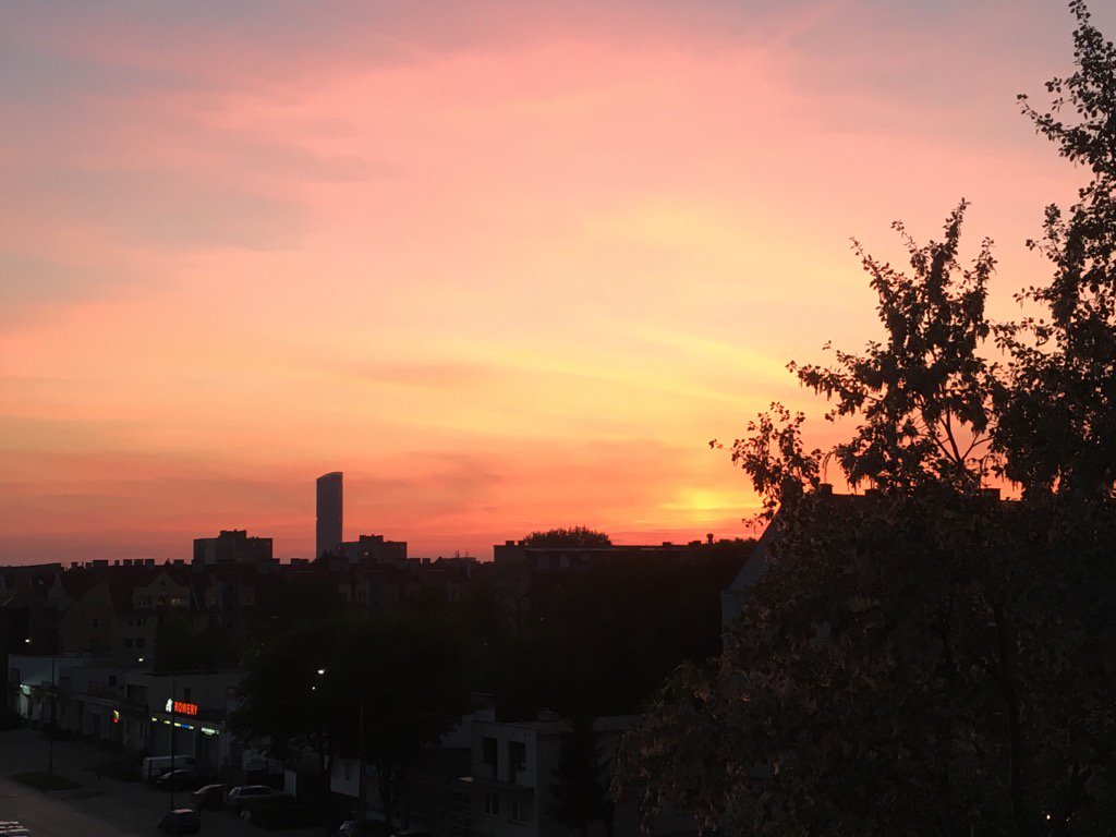 pwlklm's tweet photo. good evening wrocław #rushwro #wroclove https://t.co/VtNYTL5aqM