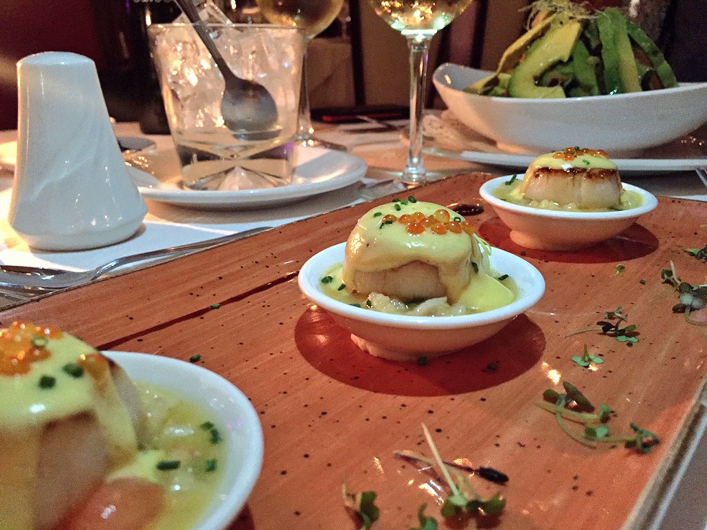 ILoveFoodiesCT's tweet photo. Starters at @PigalleSA: Scallops and a caramalised pear &amp; almond salad 💕 Check out our Insta story for more on the scallops! https://t.co/PqjdCghTCT