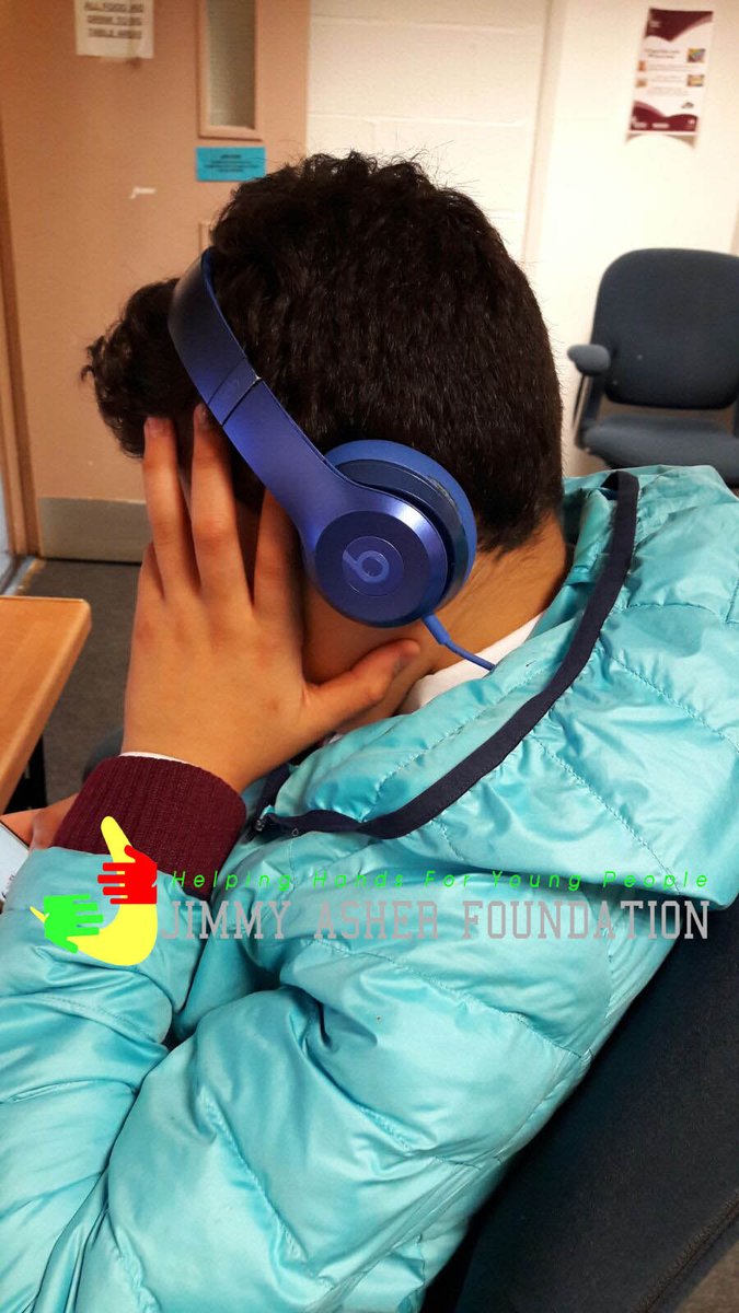 JAF_GLOBAL's tweet photo. Productive #RadioBroadcasting #workshop today @EpicCIC #ChelseaClub @RachelOnikosi @nicolakench @LondonYouth @Djmilktray @ChildrenWV https://t.co/buhVi4lHsr