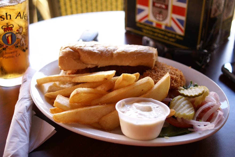 653CanneryRow's tweet photo. Tweet a friend you want to bring to Cooper's Pub & Restaurant! #CodSandwich https://t.co/yjTFHr9iy0