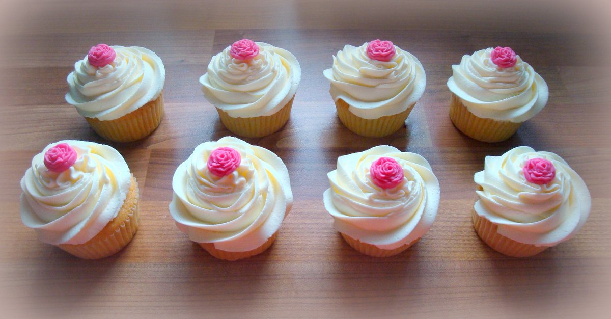 NutsAboutTruffs's tweet photo. Hi #WeddingHour  - introducing our new wedding cupcake designs including swirls, ruffles, fireworks and even #AliceInWonderland ! https://t.co/gUaqvSgqQ9