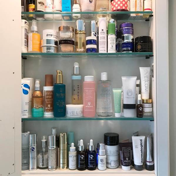 iSCLINICALUK's tweet photo. The American actress and model January Jones recently shared this photo of her vanity cabinet, where we spotted some iS Clinical products! https://t.co/u3Ld3Ek2Lv