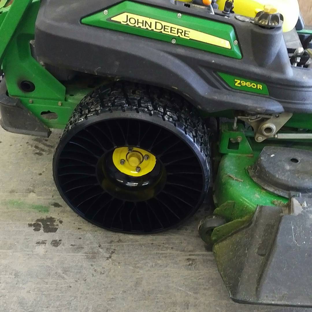 jitys's tweet photo. Saying goodbye to downtime and flat tires. Here are my new #tweel from @Michelin and @JohnDeere https://t.co/fO3fdnZTPc