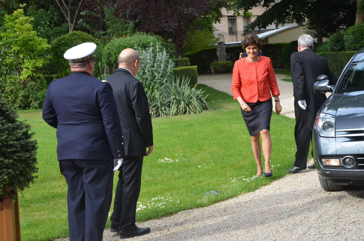Defense137's tweet photo. @GoulardSylvie remplace @JY_LeDrian #fildefense #gouvernementphilippe #FemmesEnMarche https://t.co/Tj5vhOYeAt