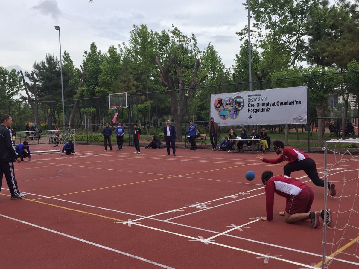 Farklı etkinliklerin bir arada olduğu "Bezmialem Özel Olimpiyatları" Ödül  Töreni gerçekleştirildi