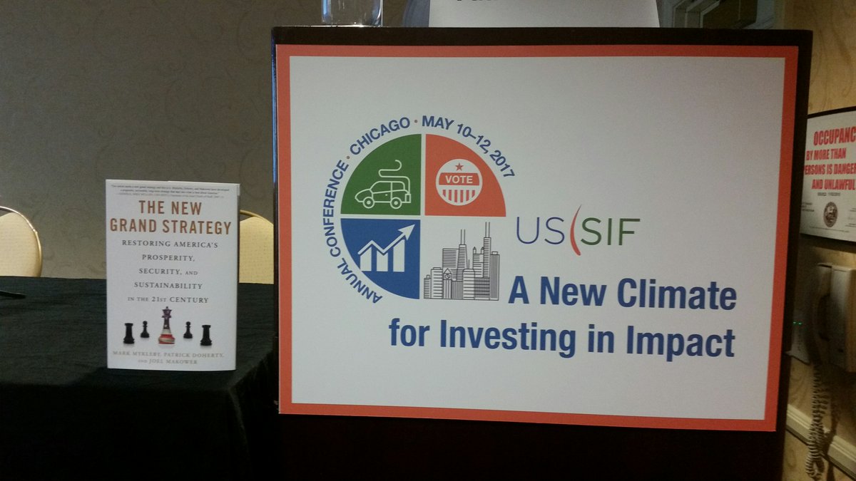 PatrickCDoherty's tweet photo. Two great things that go great together. Thanks again for hosting me at the #ussif17 conference! @LisaWoll_USSIF @US_SIF Photo by @svpanek https://t.co/tU3ODwMAC4