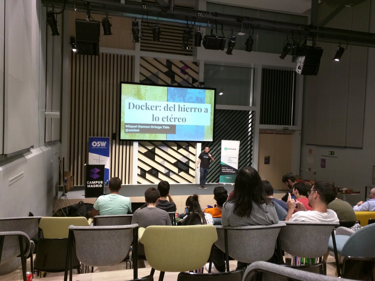 jorgelamb's tweet photo. Esperando al developer keynote con la charla Docker: del hierro a lo etéreo #io17extended #extMad https://t.co/7FuxTOJoR7