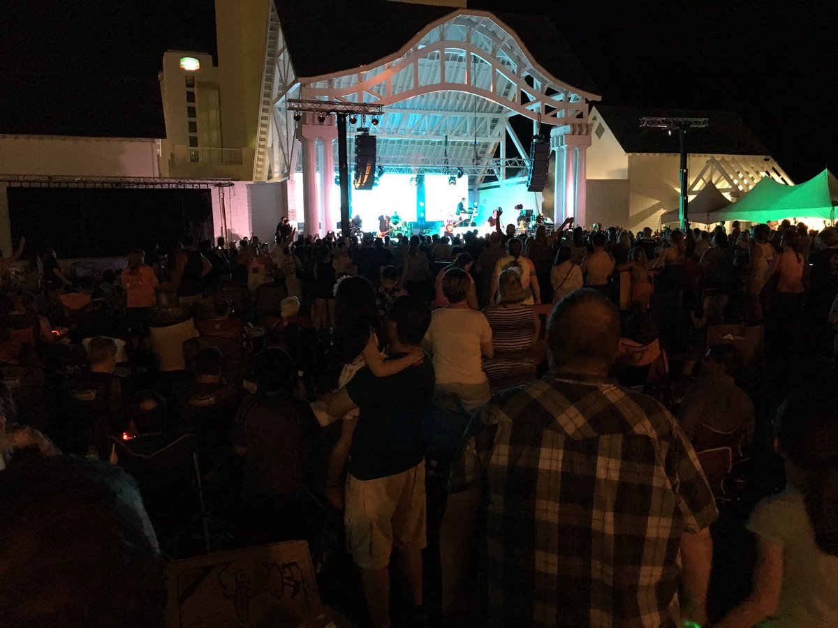 OneLifeTour's tweet image. Matthew West at Sonrise Music Festival! SonriseMusicFestival.com