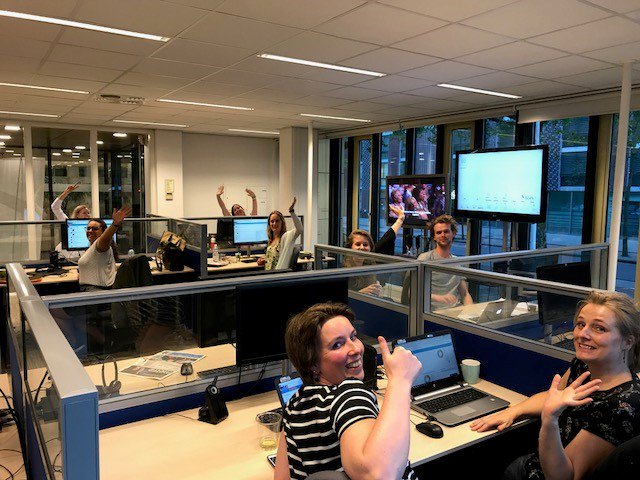Ruby_vd_Meijden's tweet photo. Samen met het webcareteam van @kwf_nl aan het werk voor #marathontegenkanker #tvshow #avrotros https://t.co/lHfoPwBqPi