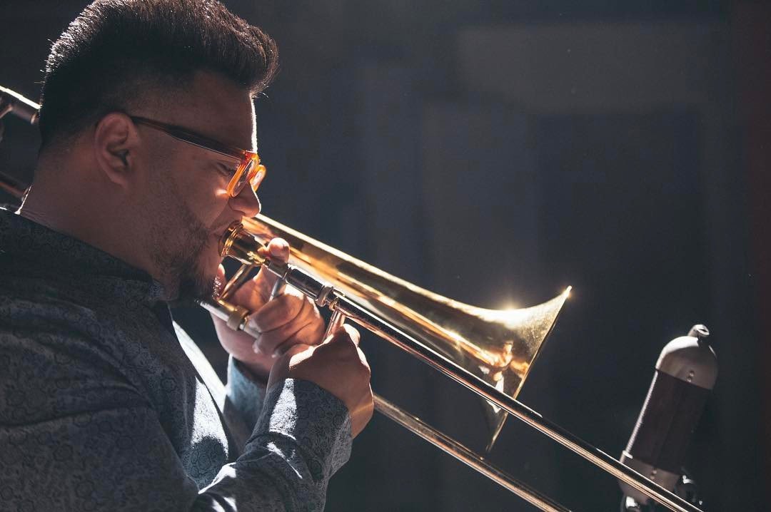 bach_brass's tweet photo. Bach on Bach | 11c Megatone with a Mt. Vernon Model 8 Stradivarius trombone | PC: @randygarciamusic

#iplaybach https://t.co/7gHKP76hVy