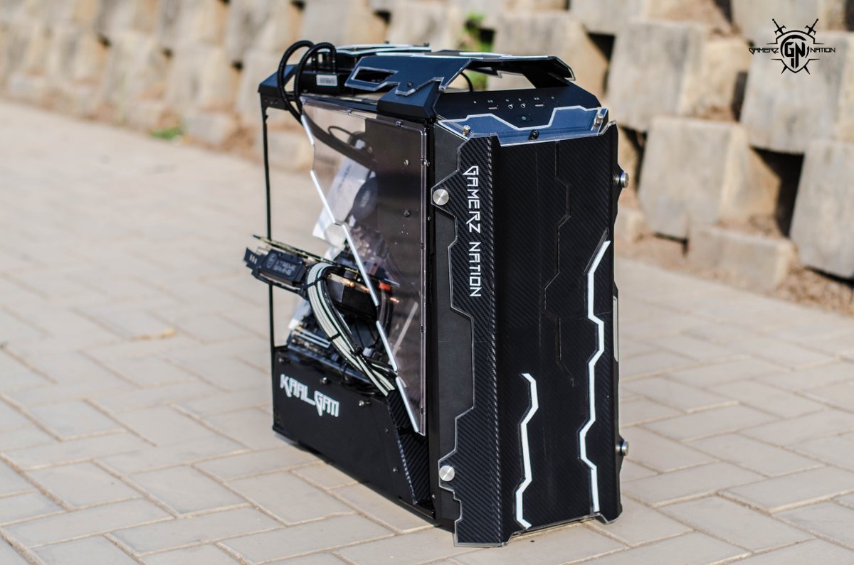 coolermasterfr's tweet photo. Un Cooler Master MasterCase 5 entièrement relooké par Vinay Agrawal ! #CASEMOD2017

Votez pour vos mods préférés : https://t.co/CPgEAIxUNS https://t.co/fXu46R983J