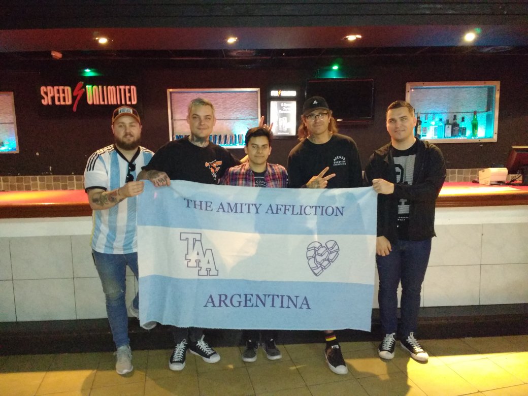 danityafliction's tweet photo. No tuve palabras para agradecerles por todo lo que significan para mi, sólo voy a decir que gracias por hacerme feliz, son mi vida.#TAA #Arg https://t.co/jvxNZrvMyn