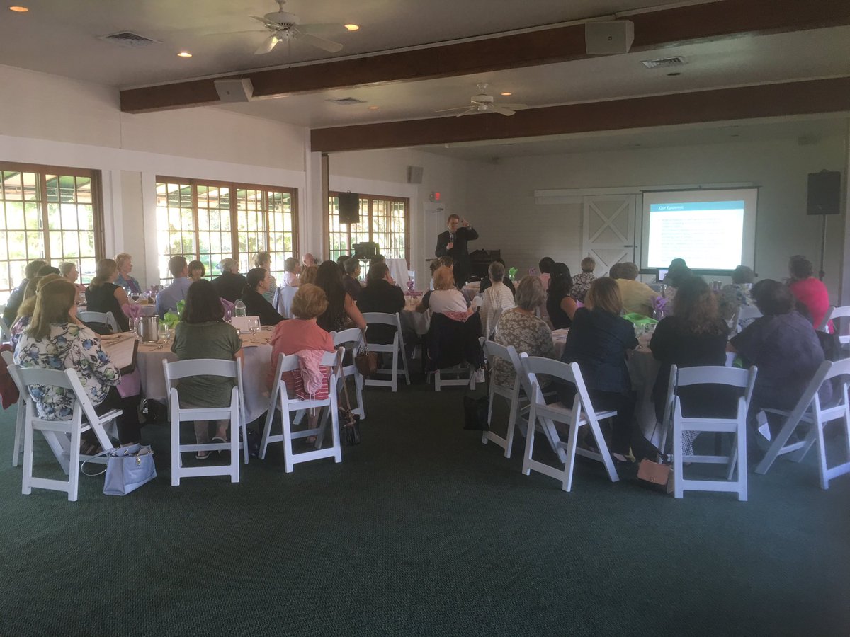 Cardiologist Dr. Lawrence Schek speaks on Food as Medicine @my_healthquest Dinner with the Doc series.