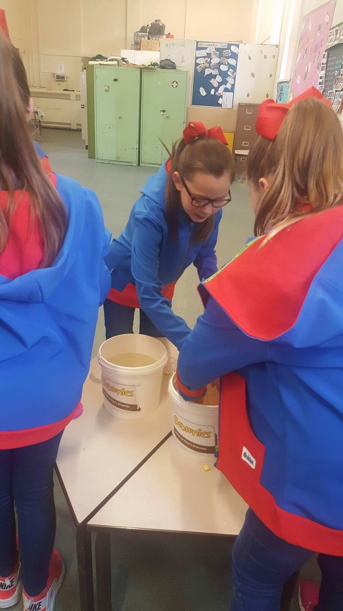 445liverpoolGG's tweet photo. Another fun night working on the #cleverclogs challenge! #slime #whydoorangesfloat #lavalamp #mechanicalhand #roundrobin #guides #awesome https://t.co/jvep63IlC0